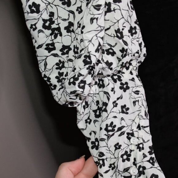 NWT ASTR Ivory Black Ditsy Wrap Blouse Sz M - Picture 6 of 9